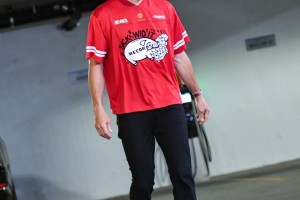 库里继续替补17+5勇士险胜国王结束4连败，梅尔顿21+4+5