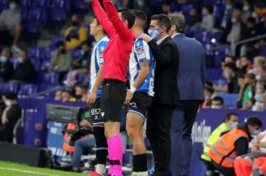 世界杯比赛在线观看软件-战术分析师：不太理解补时换武磊 冬窗他不会离开