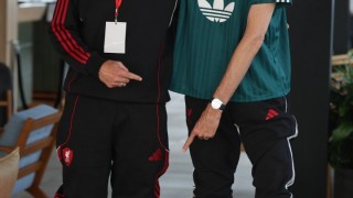 世界杯官方直播app下载-渣叔也有1米9！克洛普与2米01的高佬克劳奇合照，只矮半个头