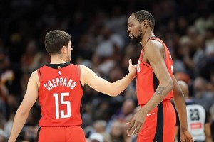 世界杯赛事观看入口-防守硬度明显提升了！火箭后场新星能否保持这样的侵略性呢？